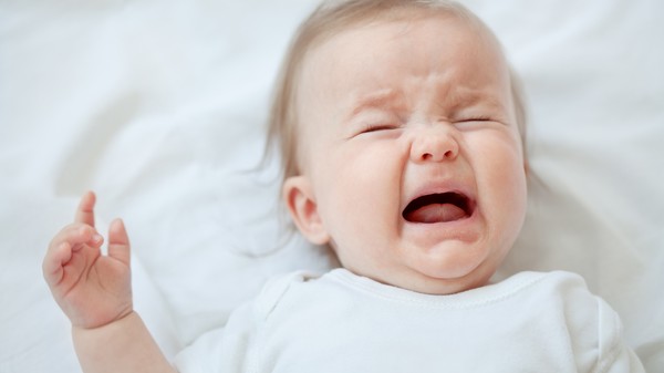 Baby tantrums: hvordan å roe et barn