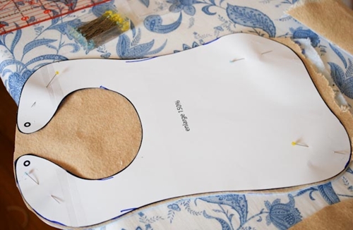 Hvordan sy en babybib med egne hender