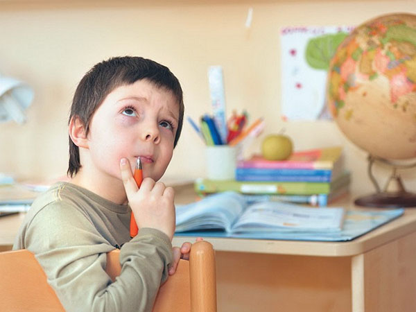 Neskuchnaya studie: hvordan du skal utstyre studentens arbeidsplass riktig