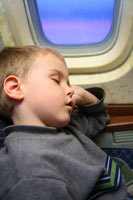I et fly og i et tog med et lite barn I et fly og i et tog med et lite barn
