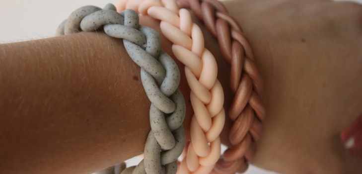 3 armbånd-pigtails: fra polymer leire, stoff og gammel T-skjorte