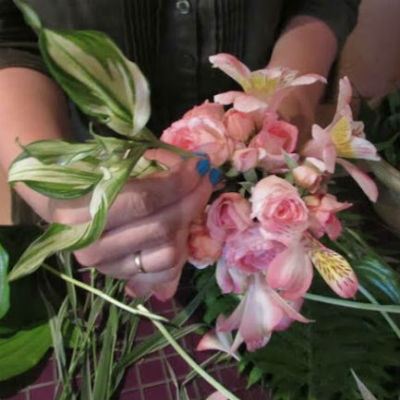 Bukett med blomster med egne hender