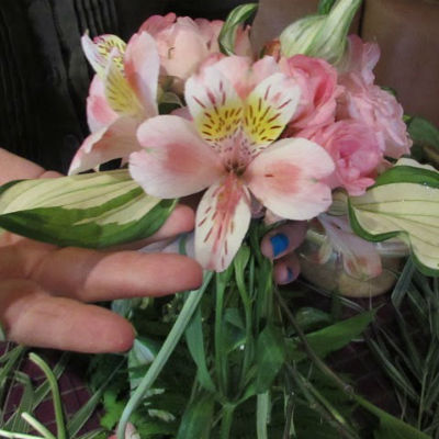 Bukett med blomster med egne hender