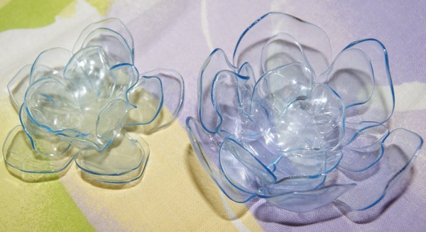 Blomster fra plastflasker: en mesterklasse for å lage plasthåndverk med egne hender
