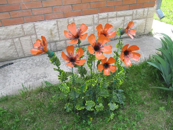 Blomster fra plastflasker: en mesterklasse for å lage plasthåndverk med egne hender Blomster fra plastflasker: en mesterklasse for å lage plasthåndverk med egne hender