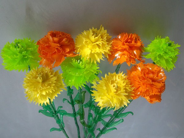 Blomster fra plastflasker: en mesterklasse for å lage plasthåndverk med egne hender Blomster fra plastflasker: en mesterklasse for å lage plasthåndverk med egne hender