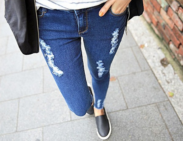 Hvordan lage jeans med scuffs eller revet jeans selv Hvordan lage jeans med scuffs eller revet jeans selv