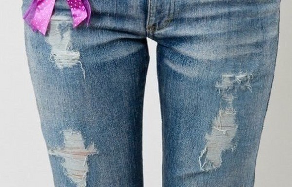 Hvordan lage jeans med scuffs eller revet jeans selv Hvordan lage jeans med scuffs eller revet jeans selv