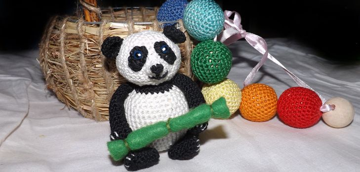 Strikket Panda Toy med dine egne hender