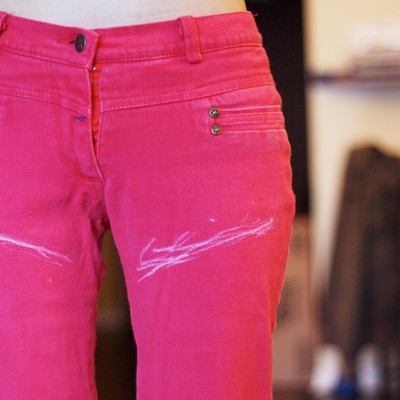 Hvordan lage jeans fra shorts