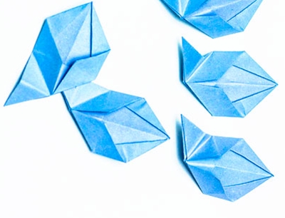 Hvordan lage en origami blomst med egne hender
