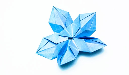Hvordan lage en origami blomst med egne hender