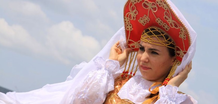 Russisk kokoshnik av papp