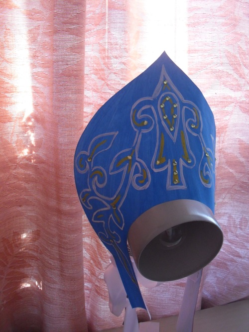 Russisk kokoshnik av papp