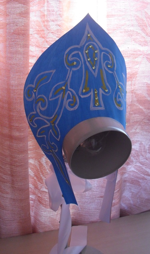 Russisk kokoshnik av papp