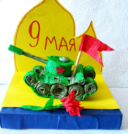 Håndverk for 9. mai med egne hender: en tank med papir