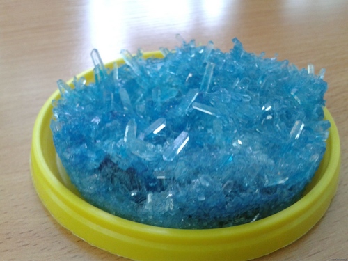 Hvordan vokse en krystall fra salt hjemme