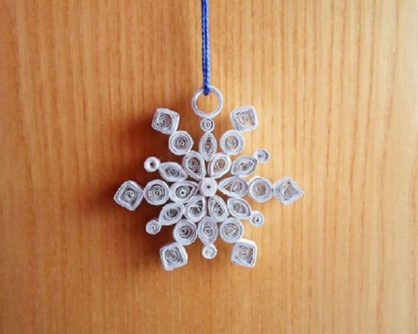 Vakre snøfinger for nyttår 2017 med egne hender av papir - diagrammer og bilder i faser. Master klasser for barn på store snøflak i origami teknikk