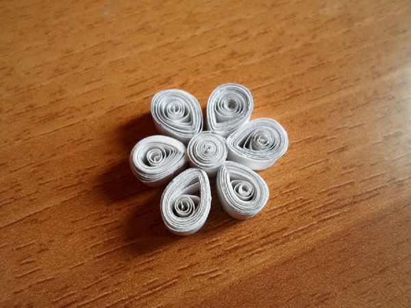 Vakre snøfinger for nyttår 2017 med egne hender av papir - diagrammer og bilder i faser. Master klasser for barn på store snøflak i origami teknikk