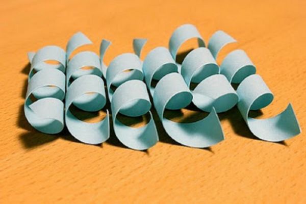 Vakre snøfinger for nyttår 2017 med egne hender av papir - diagrammer og bilder i faser. Master klasser for barn på store snøflak i origami teknikk