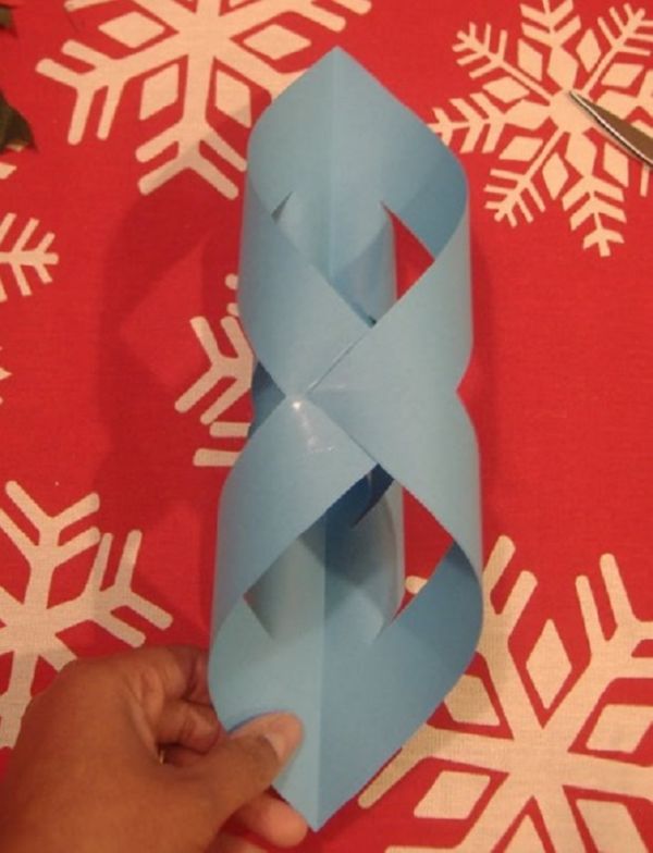 Vakre snøfinger for nyttår 2017 med egne hender av papir - diagrammer og bilder i faser. Master klasser for barn på store snøflak i origami teknikk