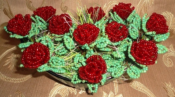 Veving av roser fra perler