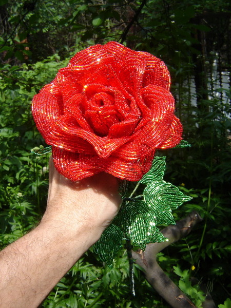 Veving av roser fra perler