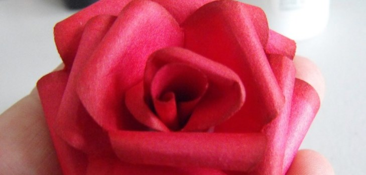 rose laget av papir