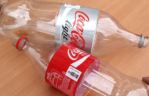 Nytt håndverk fra plastflasker med egne hender til hage og frukthage