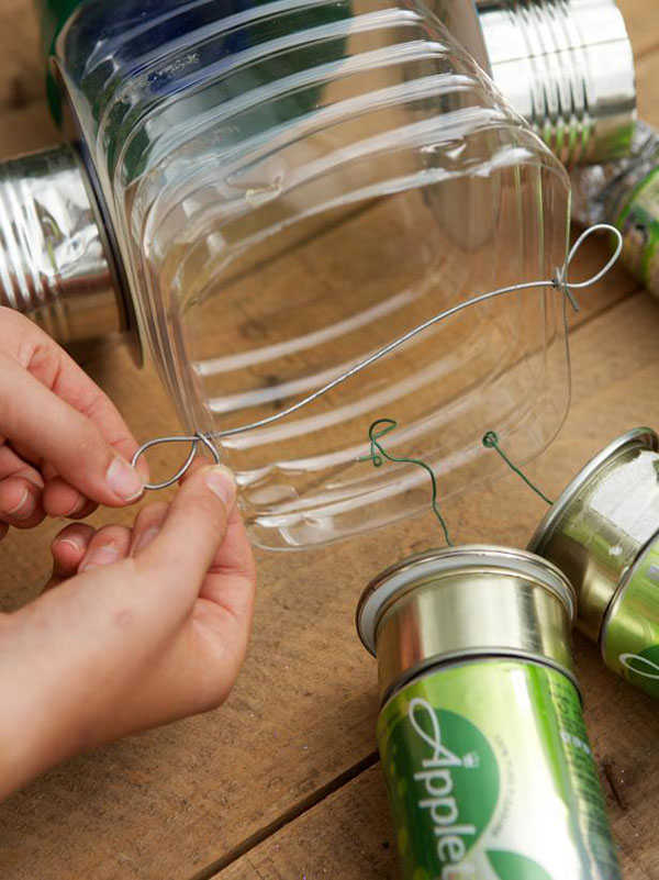 Nytt håndverk fra plastflasker med egne hender til hage og frukthage