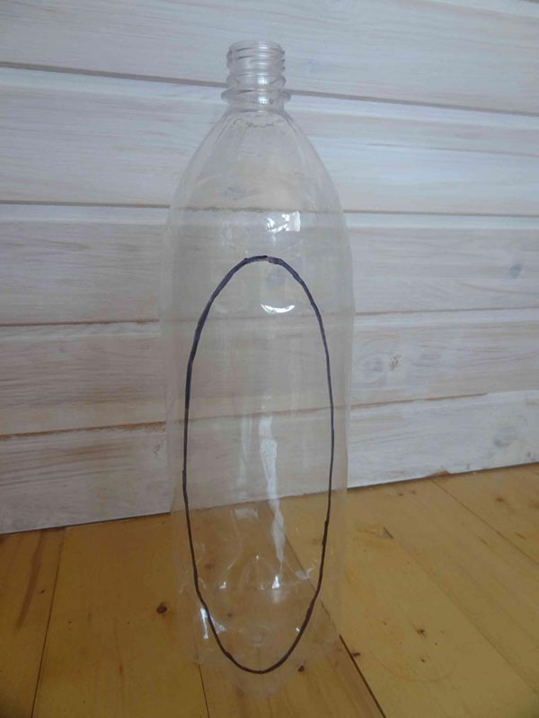 Nytt håndverk fra plastflasker med egne hender til hage og frukthage
