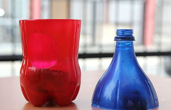 Nytt håndverk fra plastflasker med egne hender til hage og frukthage
