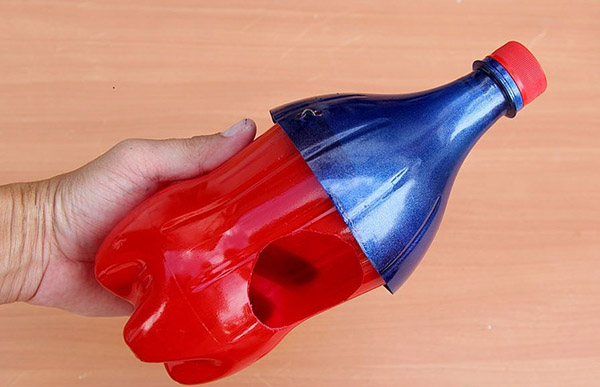 Nytt håndverk fra plastflasker med egne hender til hage og frukthage