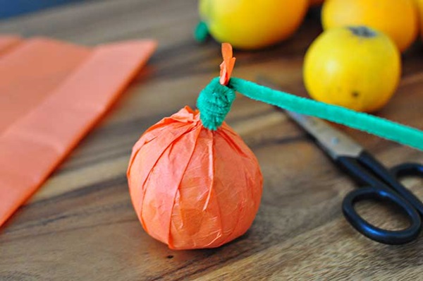 Håndverk for barn på Halloween