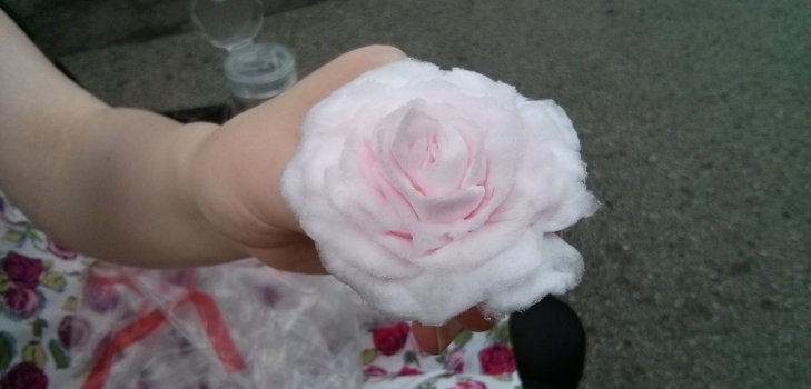 En gave til mamma blomster fra bomullsull