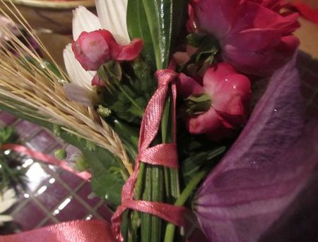 Krans av blomster til bryllupet med egne hender