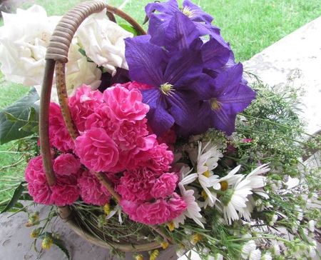 Krans av blomster til bryllupet med egne hender
