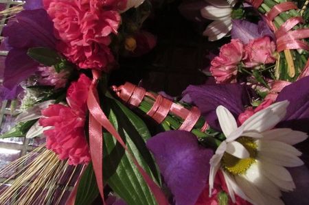 Krans av blomster til bryllupet med egne hender