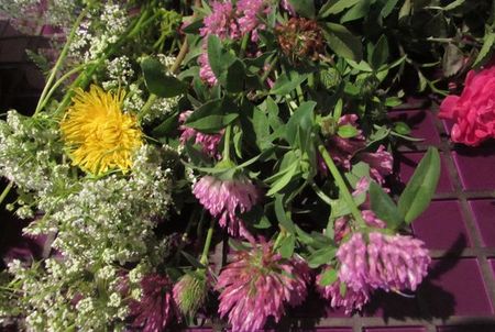 Krans av blomster til bryllupet med egne hender