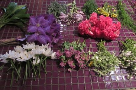 Krans av blomster til bryllupet med egne hender