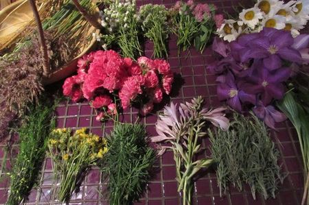 Krans av blomster til bryllupet med egne hender