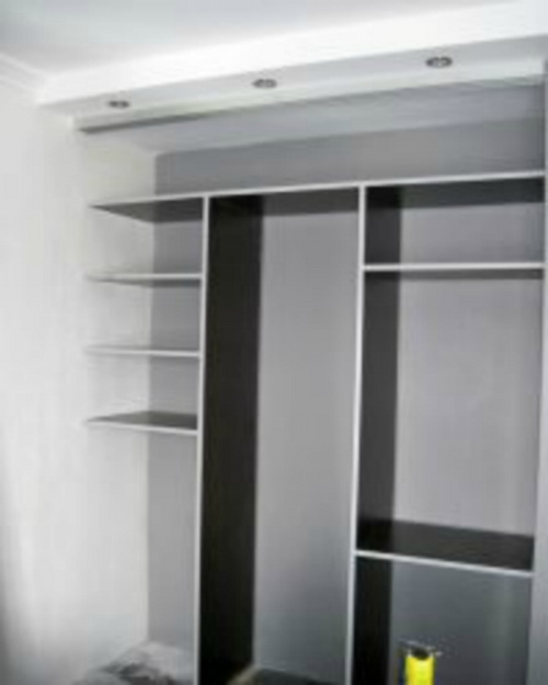 Innebygd garderobe med egne hender