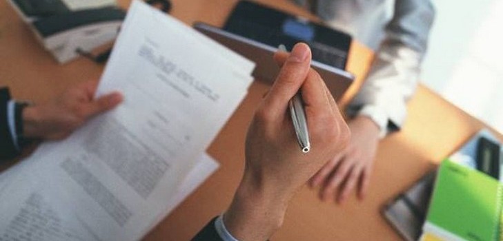egenskaper hos en ansatt i selskapet