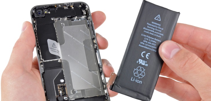 Slik slår du på telefonen uten batteriet