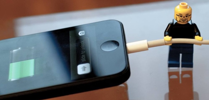 Slik lader du telefonen