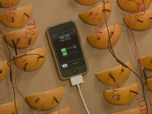 Slik lader du telefonen