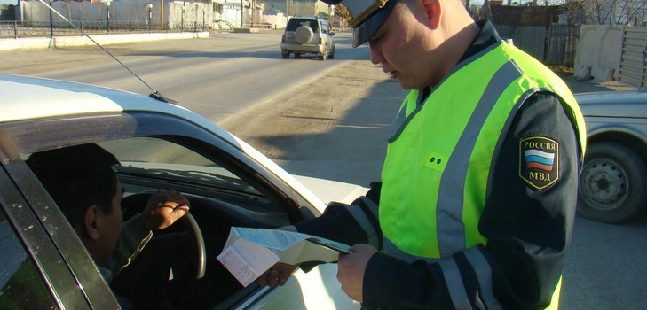 Hvordan finne ut om bøter fra Statens Trafiksikkerhetsinspektorat for førerkort i Samara