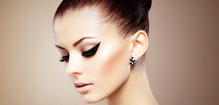 Hvordan tegne piler foran eyeliner