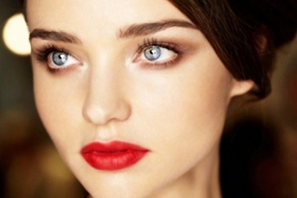 Hvordan tegne piler foran eyeliner
