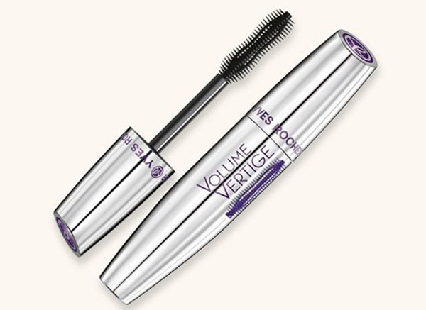 Mascara og en samling av produkter for perfekt sminke. Makeup Trends Fall-Winter 2016